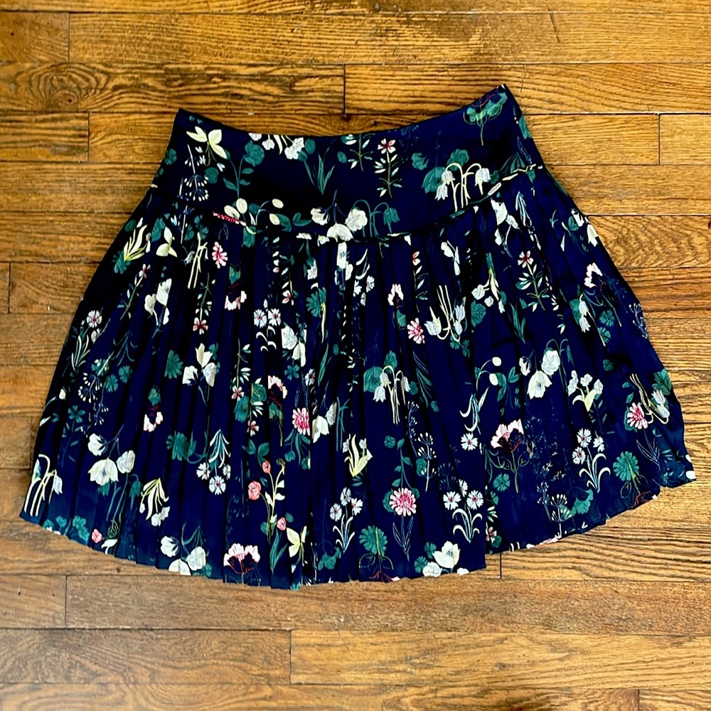 Navy and flowered LOFT pleated skirt, size 4
